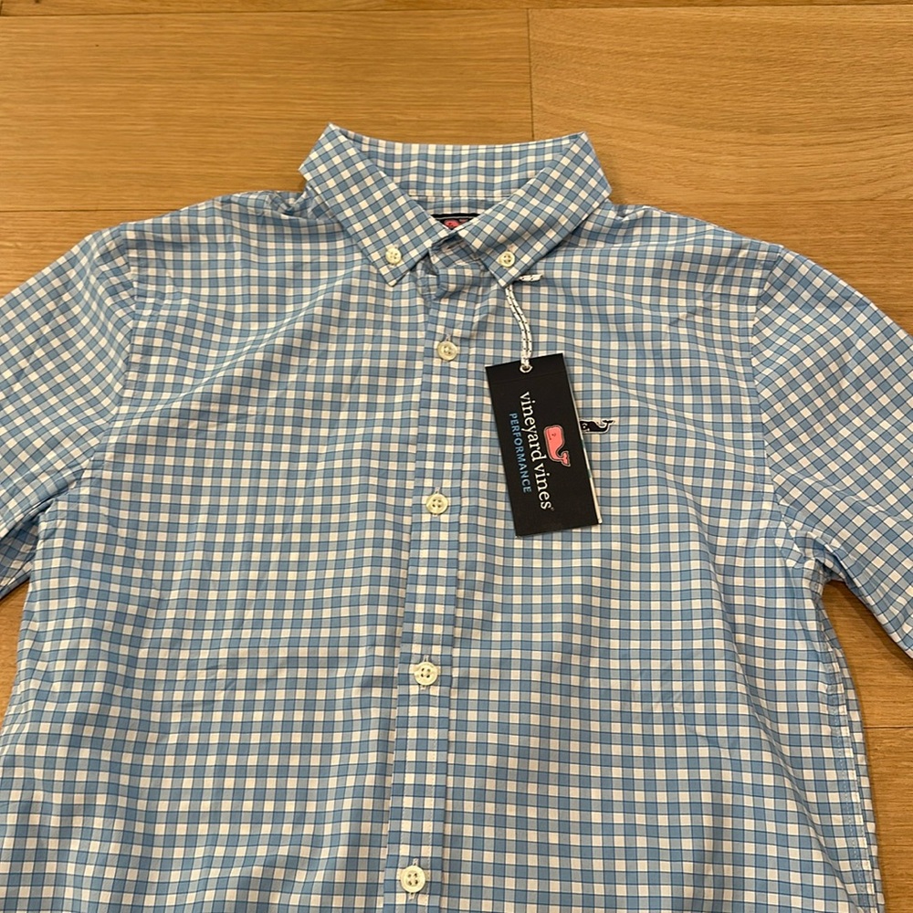 Vineyard Vines blue collared button up long sleeve shirt